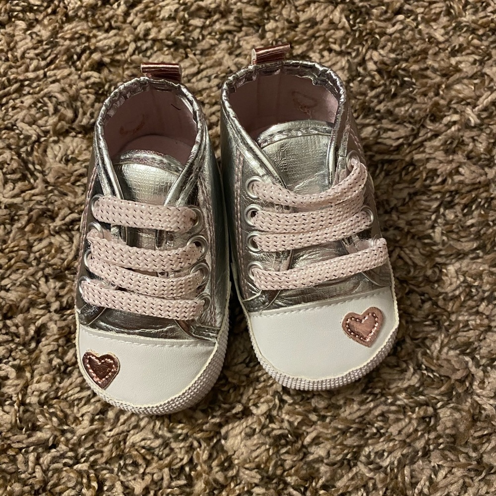 Baby shoes silver and rose pink